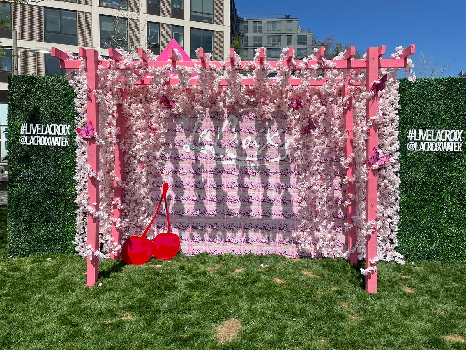 Immersive pop-up photography
