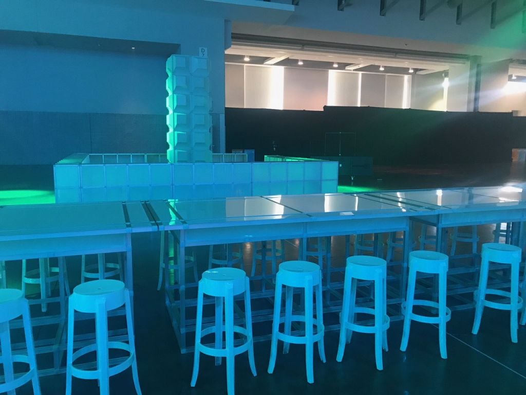 Guest experience within the lounge